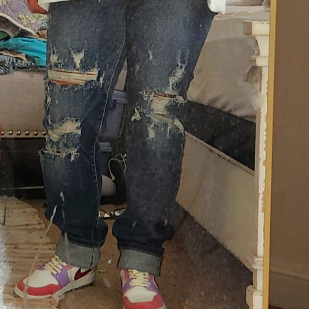 Distress Blakely jeans boyfriend style